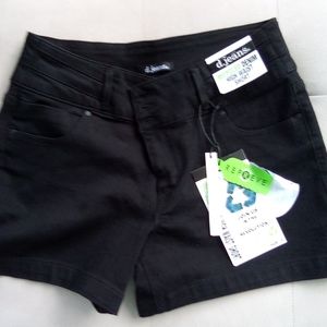 D jeans woman shorts size 14 NWT